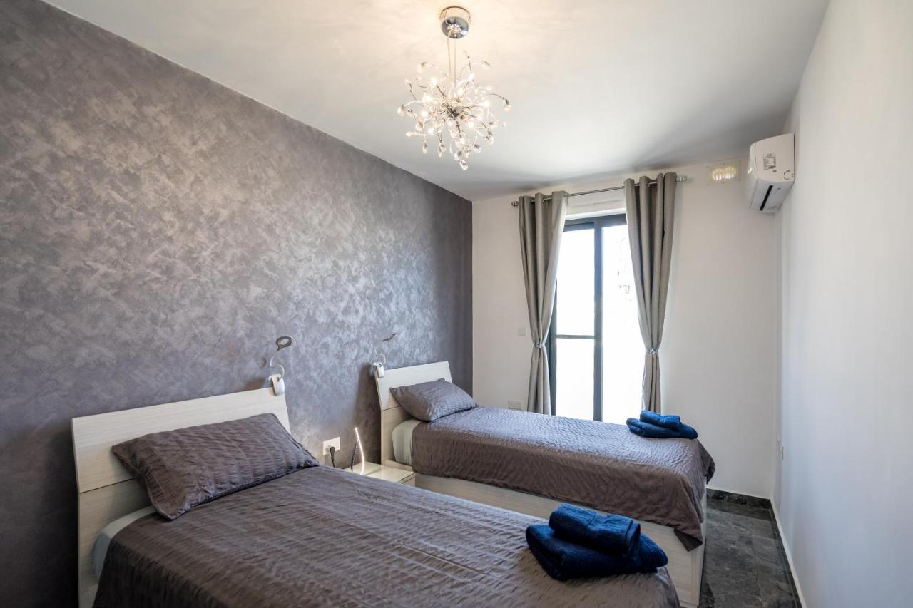 Tulip Court Penthouse Brand New-2 Min From The Sea-Central Bugibba セント・ポールズ・ベイ エクステリア 写真