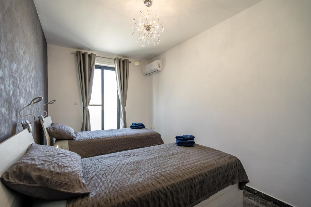 Tulip Court Penthouse Brand New-2 Min From The Sea-Central Bugibba セント・ポールズ・ベイ エクステリア 写真